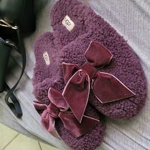 Ugg velvet bow slippers